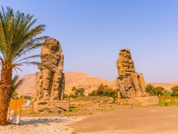 couple-from-their-visit-to-the-two-statues-of-Memnon-in-Luxor