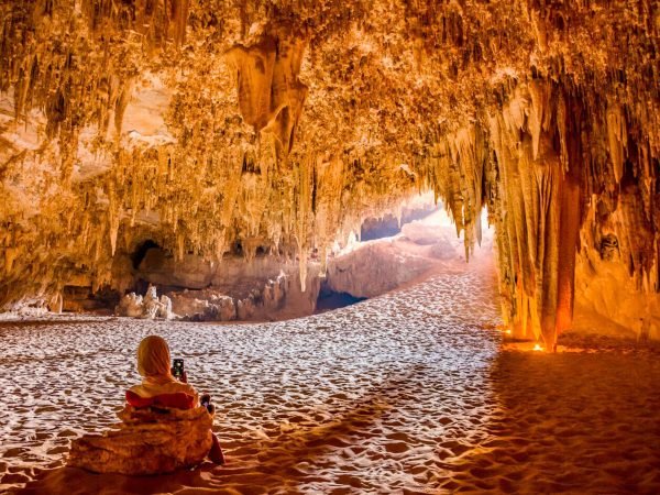 A-wonderful-photo-of-a-girl-from-the-inside-of-the-Djara-cave-in-the-Bahariya-oasis.