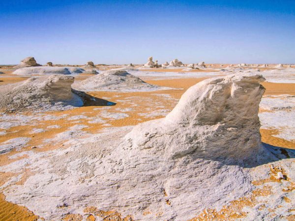 A-wonderful-picture-of-the-white-dunes-of-the-White-Desert