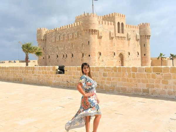 A-wonderful-picture-of-a-girl-in-front-of-Qaitbay-Citadel-in-Alexandria