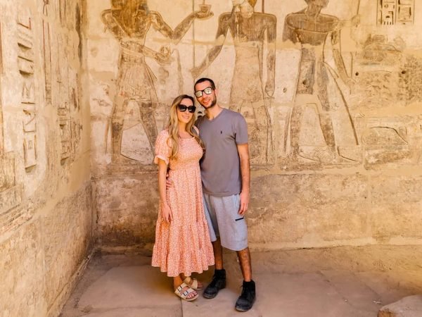 Una-maravillosa-foto-de-la-pareja-en-uno-de-los-templos-de-Luxor.